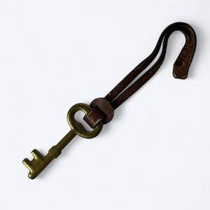 Fossil Brass Key Charm Bag Hang Tag Brown Leather Strap Replacement Accessory